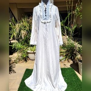 VINTAGE NIGHT GOWN